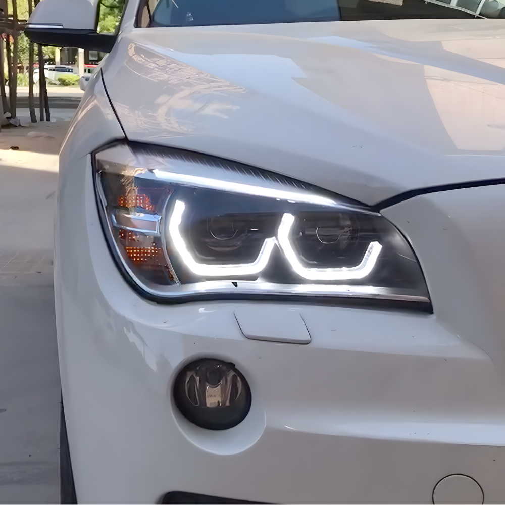 Close-up of the DRL light signature on BMW X1 E84 LED headlights
